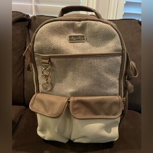 itzy Ritzy Vanilla latte boss diaper bag